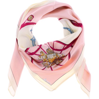 Printed square. Silk feeling. Size 90x90cm