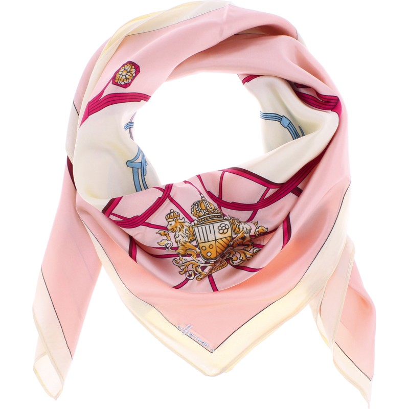 Printed square. Silk feeling. Size 90x90cm Printed square. Silk feeling. Size 90x90cm