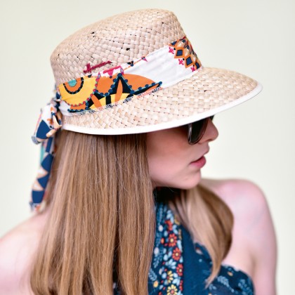 Casquette en paille naturelle unie avec foulard