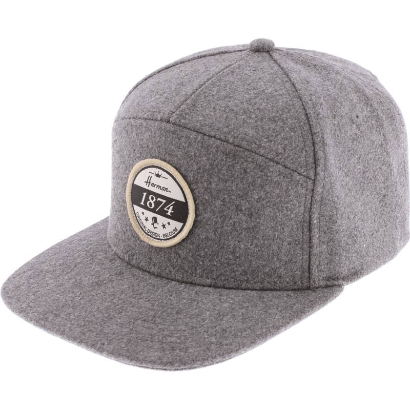 Casquette baseball style 'Camper' en feutre uni avec badge rond