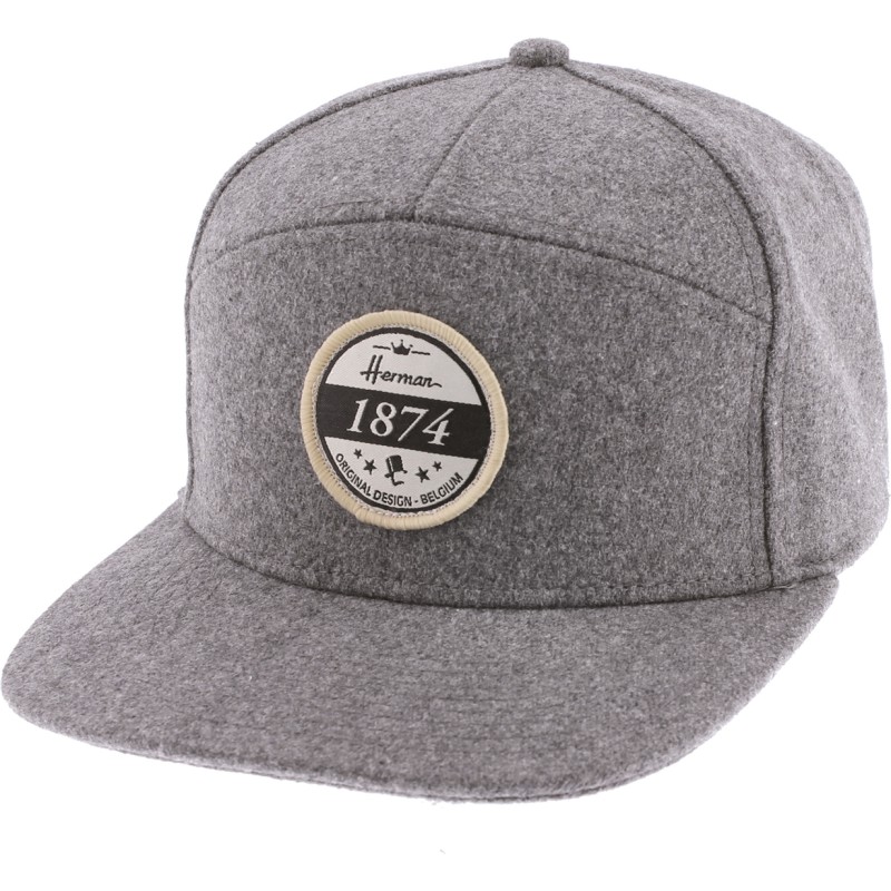 Casquette baseball style 'Camper' en feutre uni avec badge rond Casquette baseball style 'Camper' en feutre uni avec badge rond