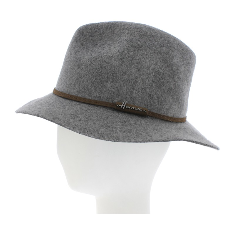 Large brim hat, with thin hatband Large brim hat, with thin hatband