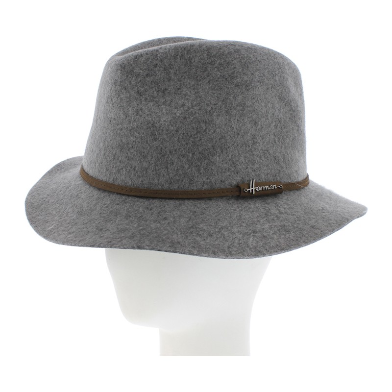 Large brim hat, with thin hatband Large brim hat, with thin hatband