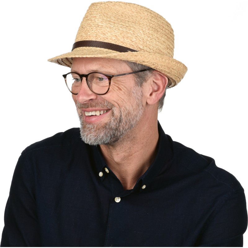 Chapeau petit bord en raphia naturel cousu avec une cei