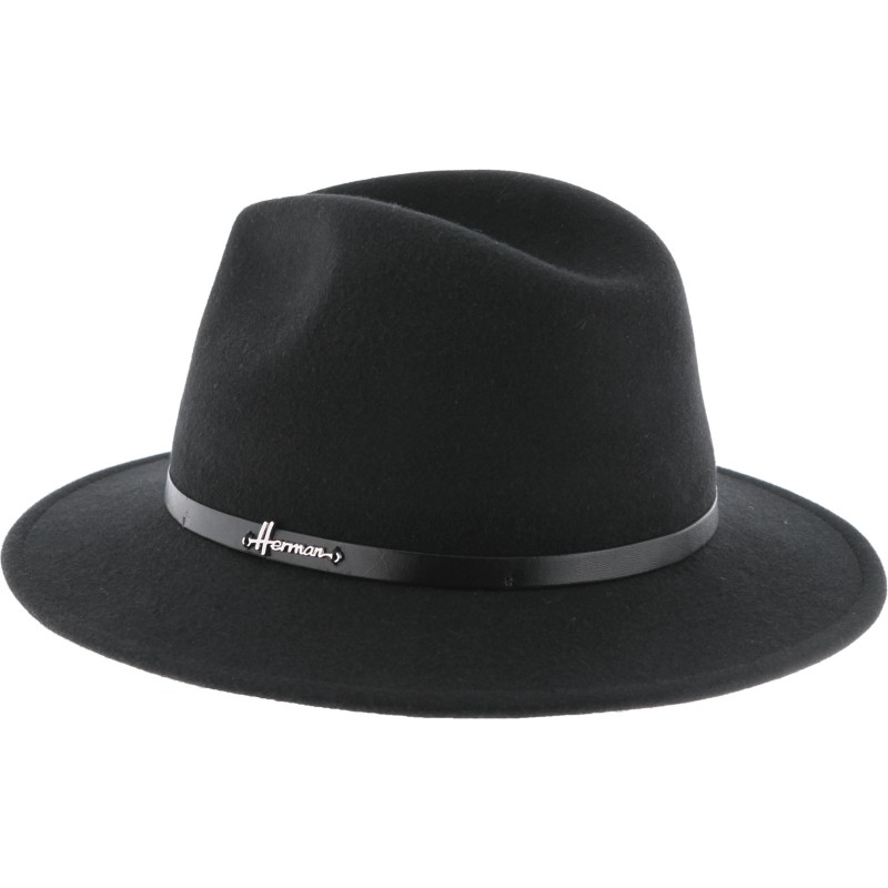 Chapeau grand bord adulte avec une fine ceinture en cuir Chapeau grand bord adulte avec une fine ceinture en cuir