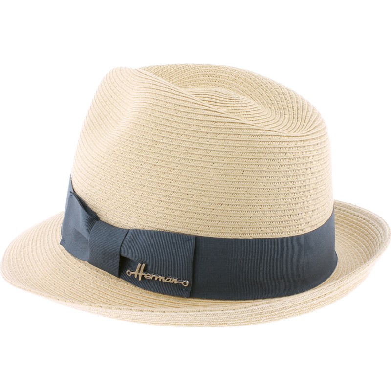 Small brim hat, raised at the back, paper braid, plain hatband with bo