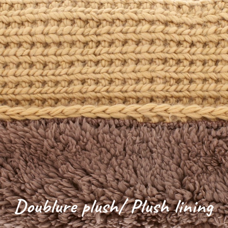 neckband knitted with 80% recycled plastic thread. Lined in ultra soft