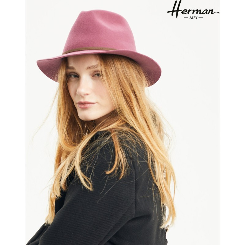 Large brim hat, with thin hatband Large brim hat, with thin hatband