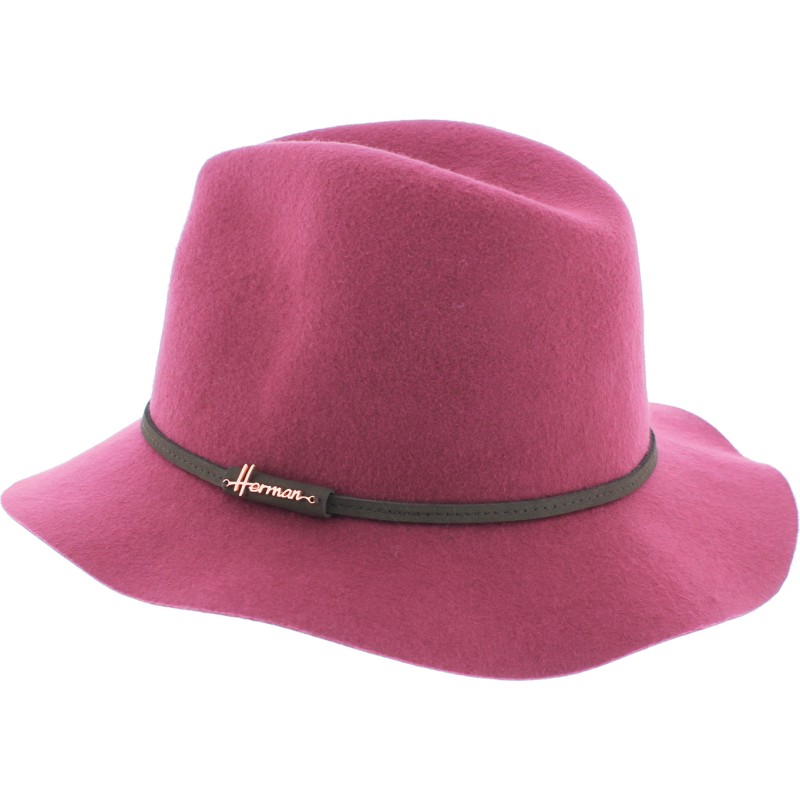 Large brim hat, with thin hatband Large brim hat, with thin hatband